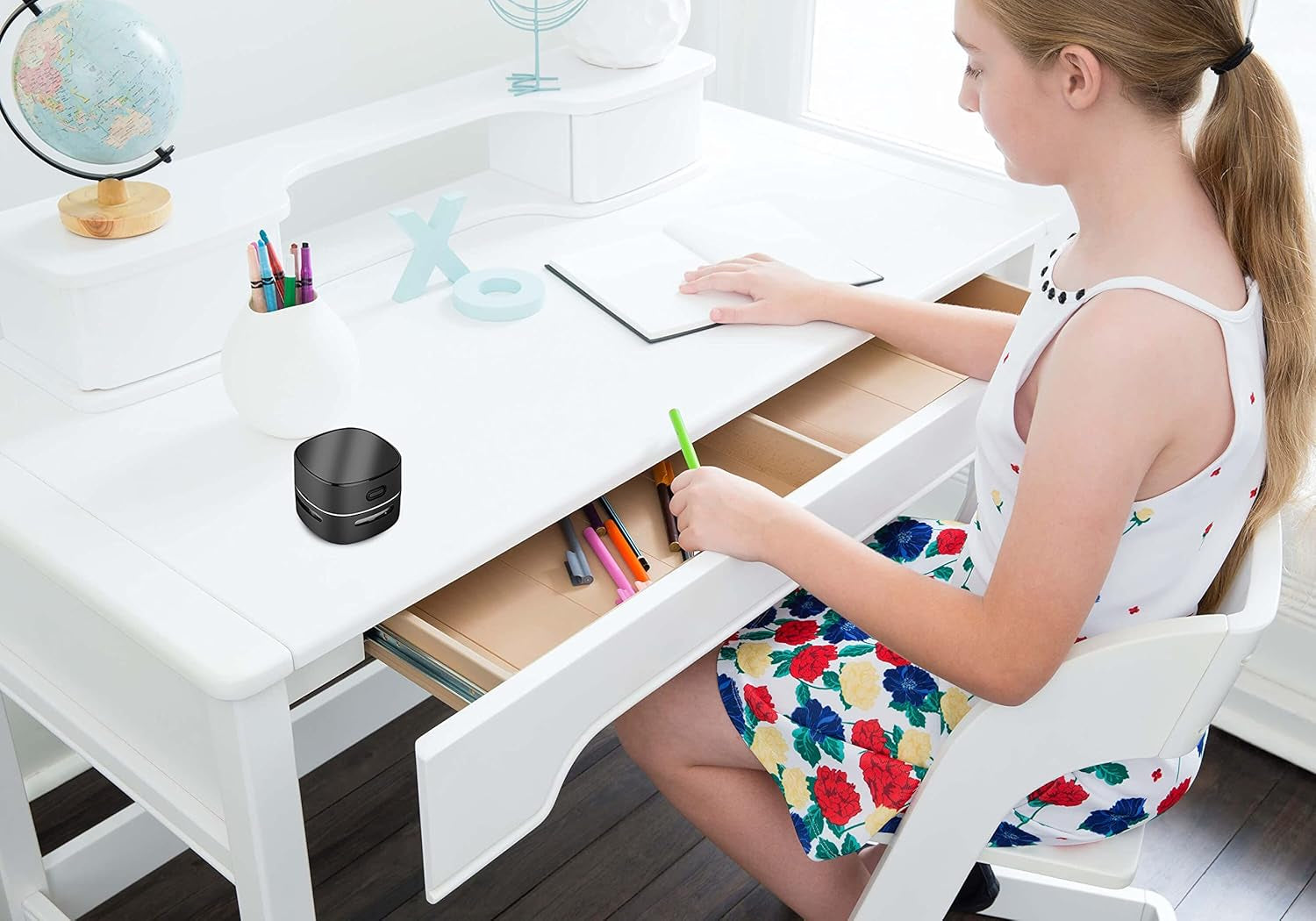 Desktop Vacuum Cleaner, Mini Table Dust Sweeper Energy Saving,High Endurance up to 400 Mins,360º Rotatable Design for Keyboard/Home/School/Office (Black Charging)